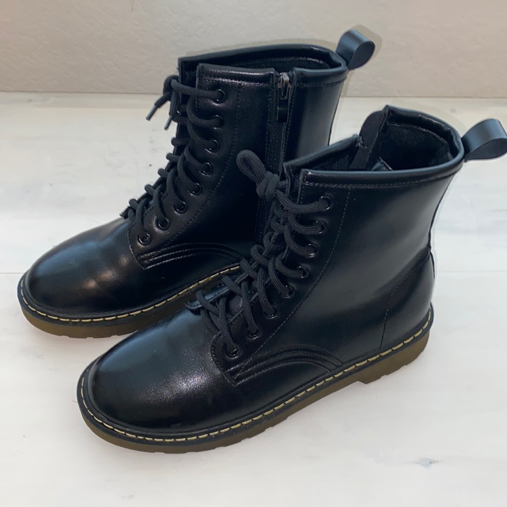 Doc Marten Dupe combat boots